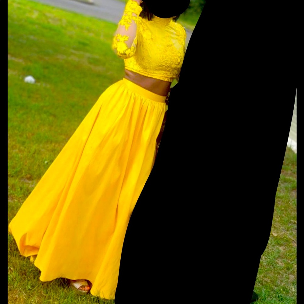 Yellow prom dress with slit & train
